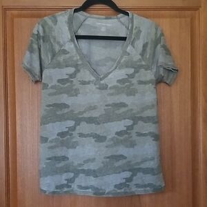 American Eagle V-neck Camo T Shirt